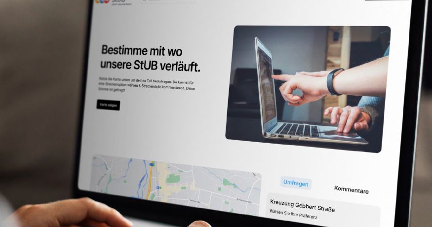 Webseite der Stadt Umland Bahn auf einem Laptop